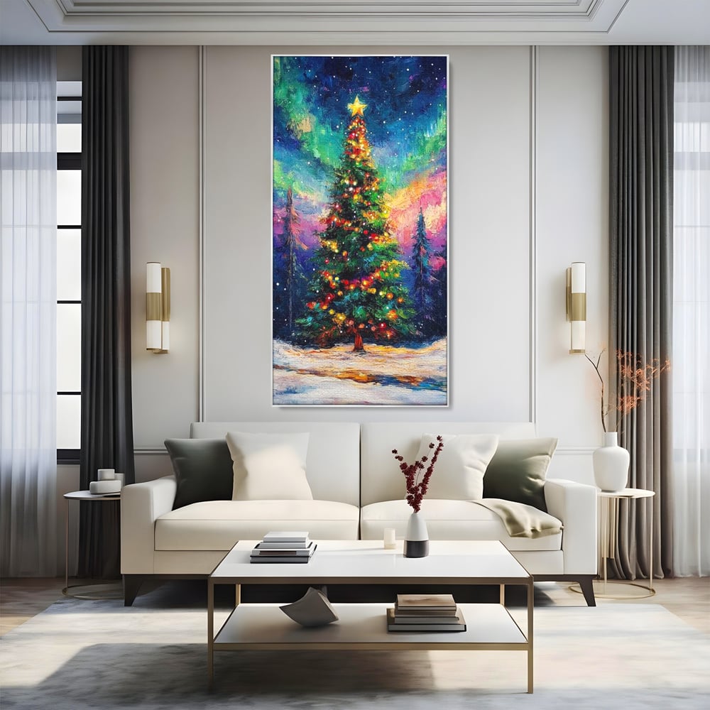 Tablou canvas cu tablou canvas cu brad de craciun si aurora boreala, in rama de aluminiu argintiu, pe perete intr-un living